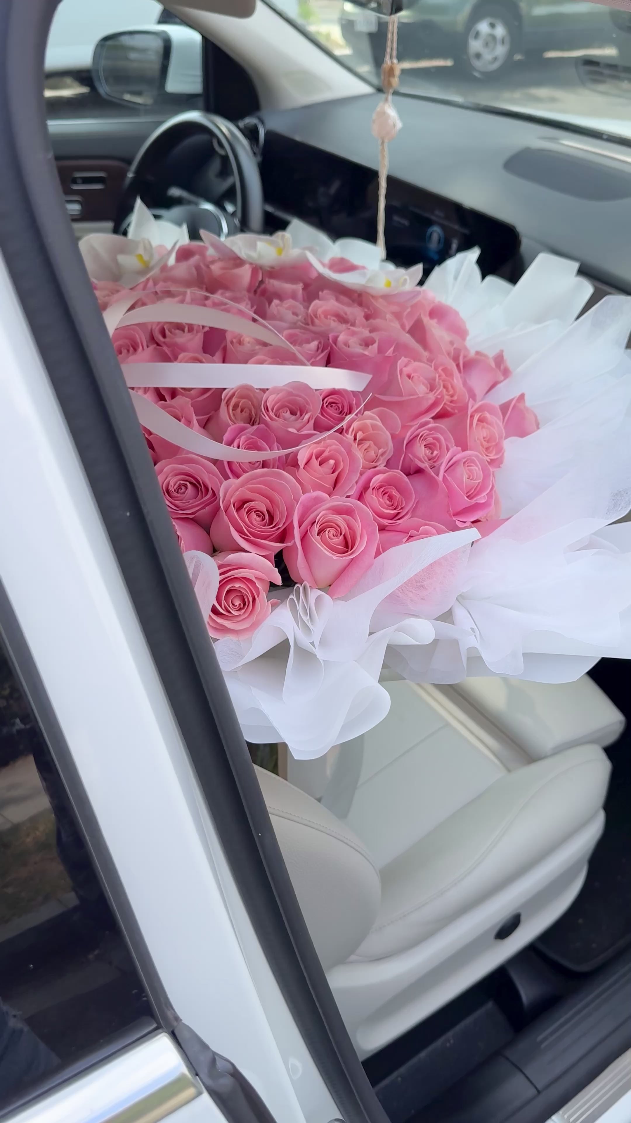 100 Pink Roses + Orchids